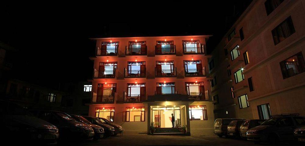 Chander Palace Manāli Exterior foto